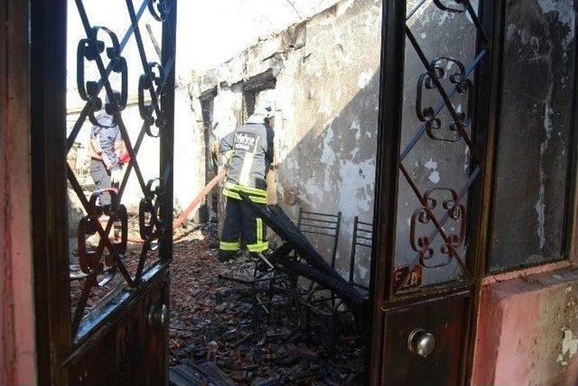 Tekirdağ’da Çıkan Yangın Bir Aileyi Evsiz Bıraktı