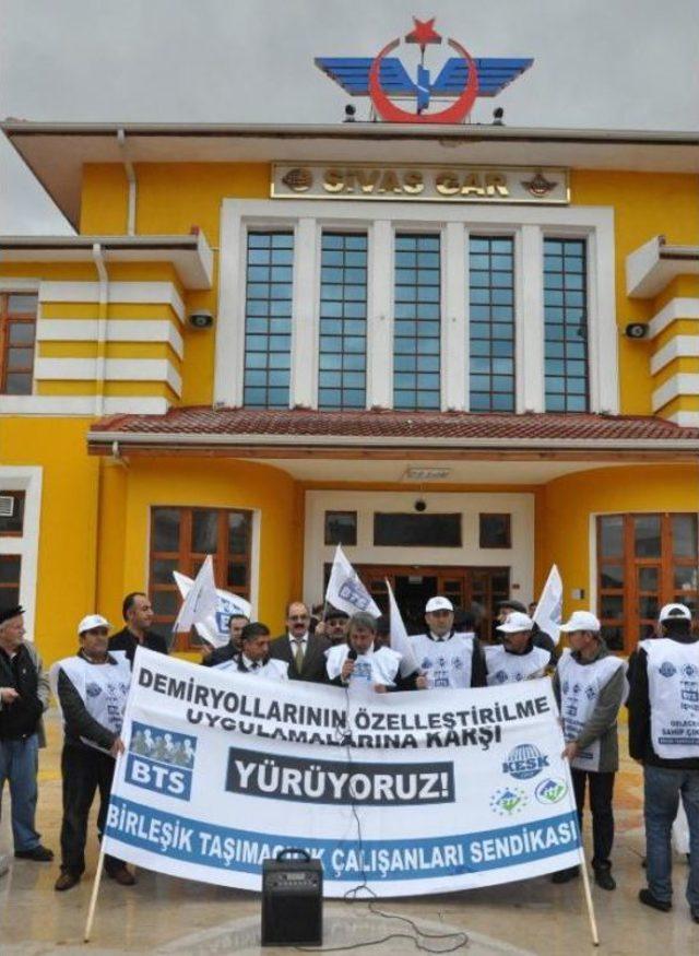 KESK'TEN TREN GARINDA 'ÖZELLEŞTİRME' PROTESTOSU