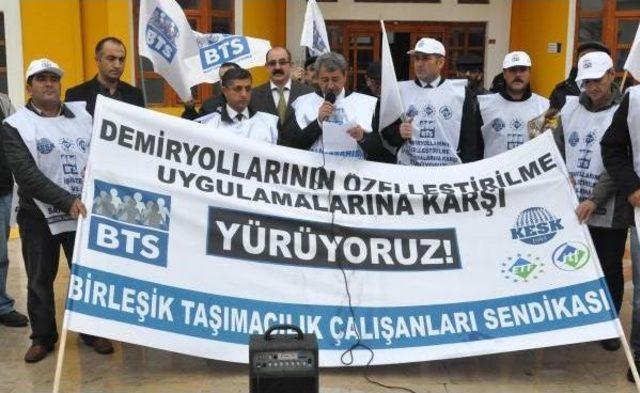 KESK'TEN TREN GARINDA 'ÖZELLEŞTİRME' PROTESTOSU