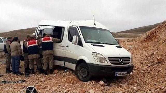 Sivas’ta Minibüs Takla Attı: 20 Yaralı