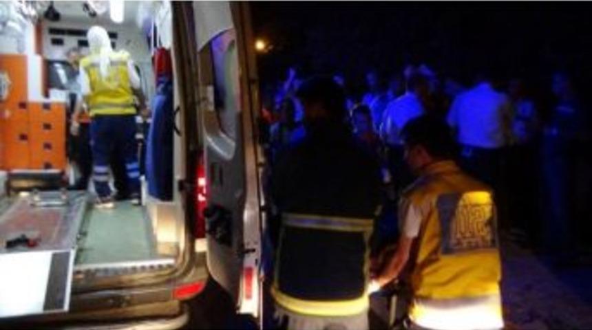 Karşıdan Karşıya Ge&ccedil;erken Otomobil &Ccedil;arptı