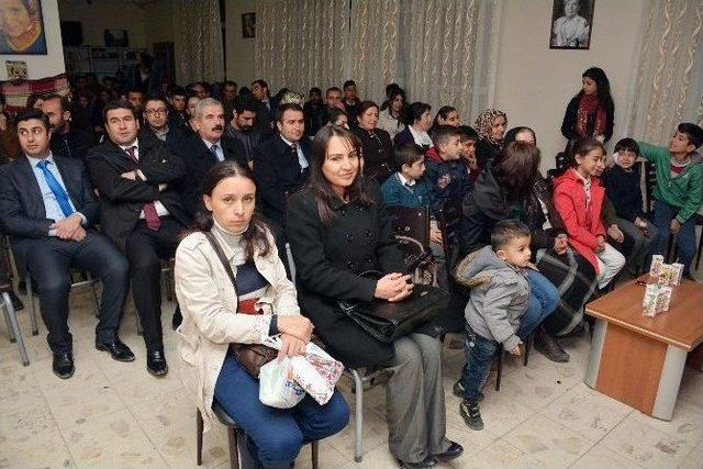 Hakkari&rsquo;de M&uuml;zik Ve Tiyatro G&ouml;sterisi D&uuml;zenlendi 1