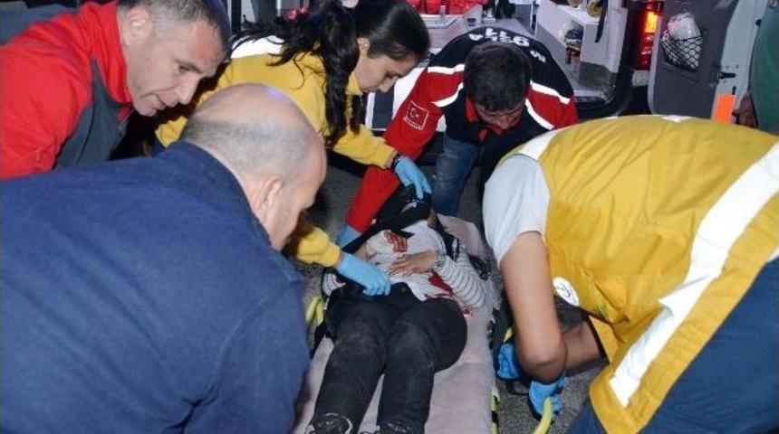 Herkesin G&ouml;z&uuml; &Ouml;n&uuml;nde Karısını Bı&ccedil;akladı