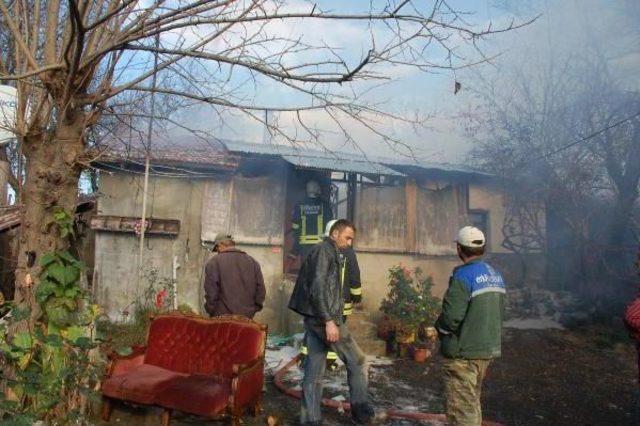 TEK KATLI EV YANGINDA K&Uuml;L OLDU 1