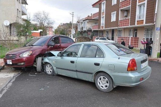 İneg&ouml;l&rsquo;de Kaza: 3 Yaralı 1