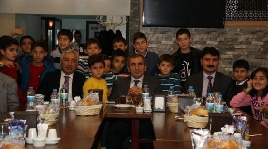 Yozgat Valisi Yazıcı Mutlu Yuva Mutlu Yaşam &Ccedil;ocuk Evlerinde Kalan &Ccedil;ocuklarla Bir Araya Geldi