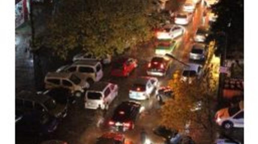 Sağanak Yağış Trafik Kazalarını Beraberinde Getirdi