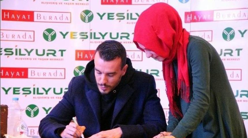 Yeşilyurt Avm&rsquo;de İmza G&uuml;n&uuml;