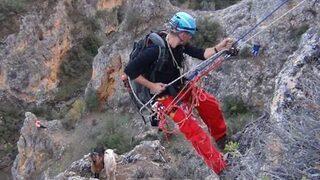 DAĞDA MAHSUR KALAN İKİ KEÇİYİ AKUT KURTARDI