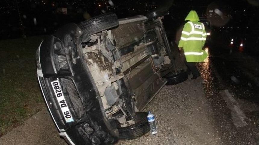 Kamyonet Devrildi: 2 Yaralı