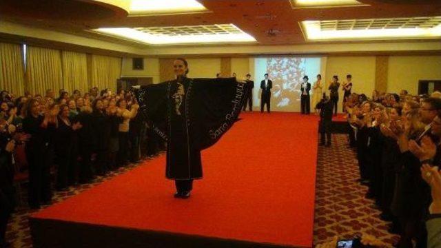 ATATÜRK’ÜN GİYDİĞİ KIYAFETLER DEFİLEDE SERGİLENDİ 2