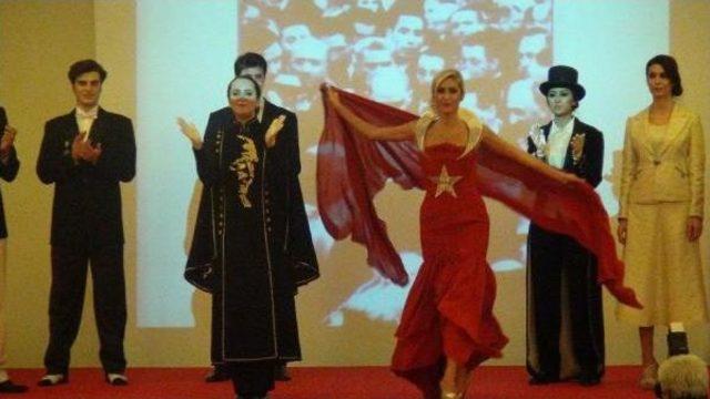 ATATÜRK’ÜN GİYDİĞİ KIYAFETLER DEFİLEDE SERGİLENDİ 3