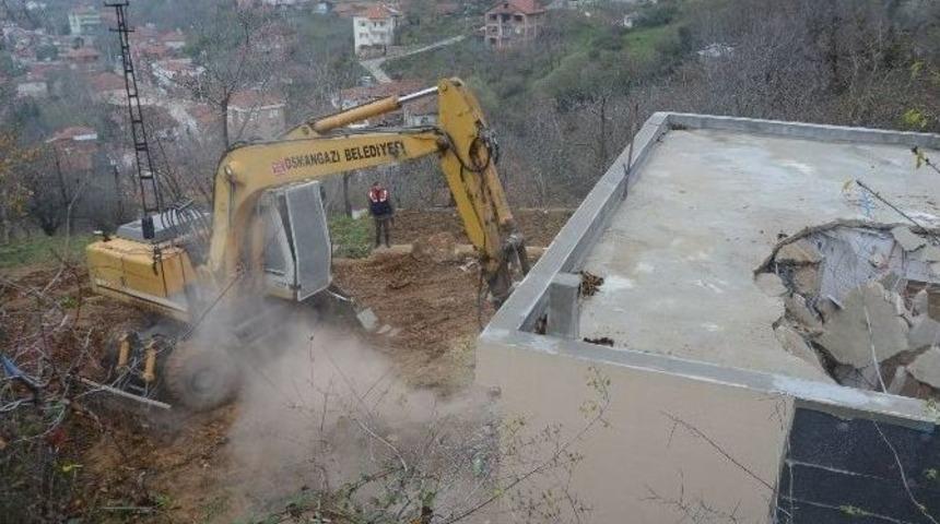 Uludağ Ka&ccedil;ak Yapılardan Arındırılıyor