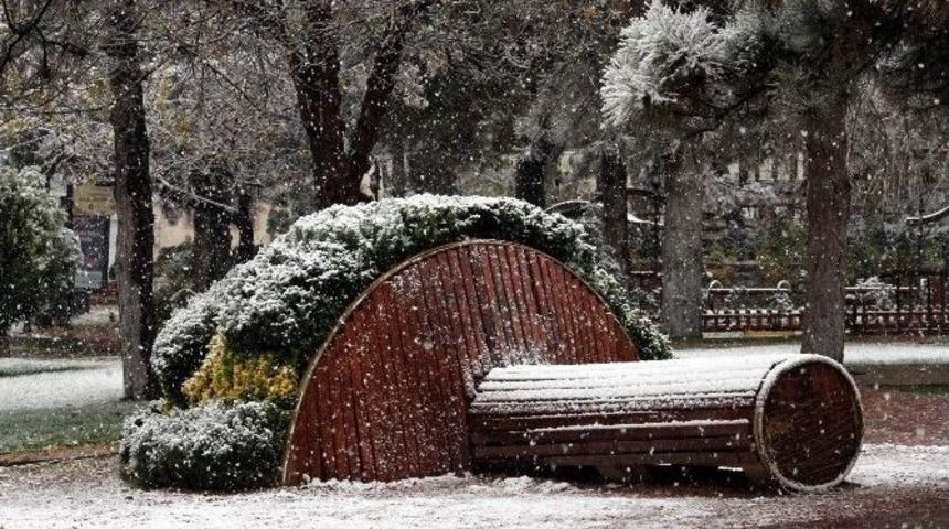 Nevşehir&rsquo;e Mevsimin İlk Karı Yağdı