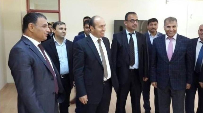 Kaymakam Ve İşadamından &Ouml;ğrencilere Kitap