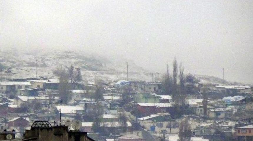 Kars G&uuml;ne Karla Başladı