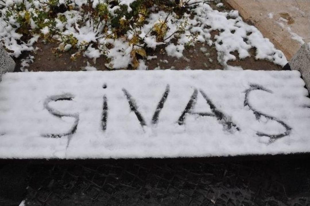 Sivas&rsquo;a Mevsimin İlk Karı Yağdı