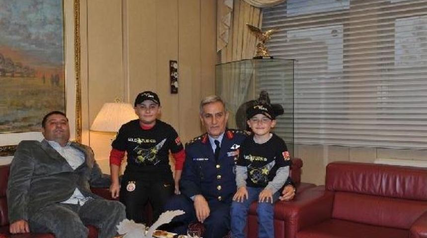 EVİNİ ŞEHİT AİLESİNE BAĞIŞLAYAN SIVA USTASINA HAVA KUVVETLERİ KOMUTANI&rsquo;NDAN SICAK KARŞILAMA