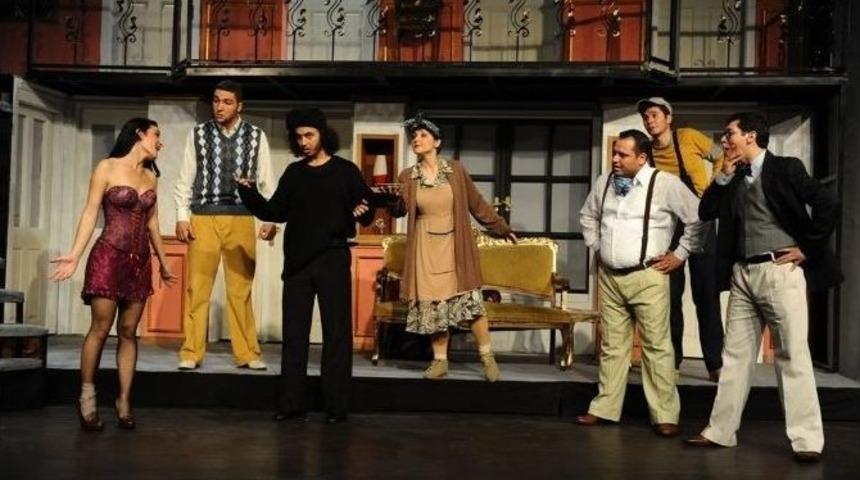 Tiyatroya 4 Oyunla Merhaba