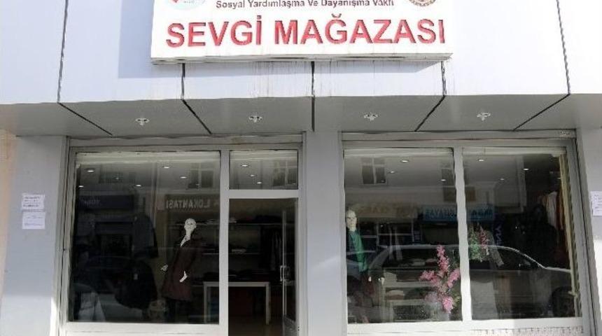 Sydv Sevgi Mağazasına Giyim Bağışı