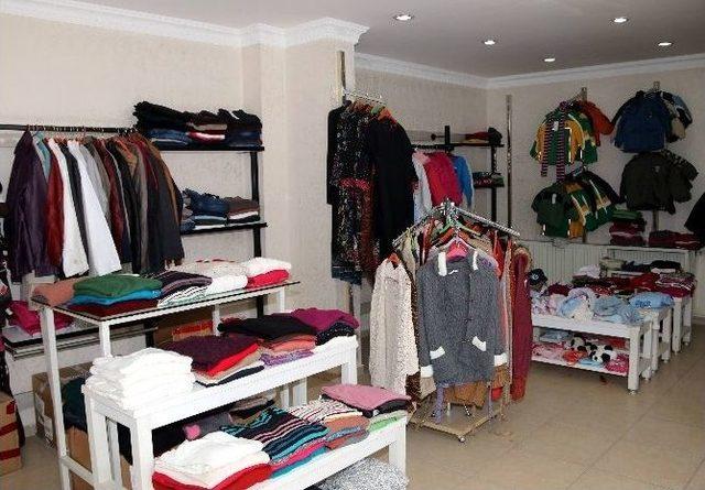 Sydv Sevgi Mağazasına Giyim Bağışı 2