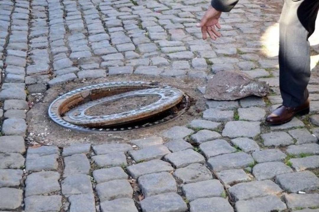 A&ccedil;ılan R&ouml;gar Kapağı Tehlike Sa&ccedil;tı