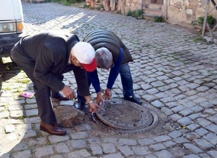 Açılan Rögar Kapağı Tehlike Saçtı G4