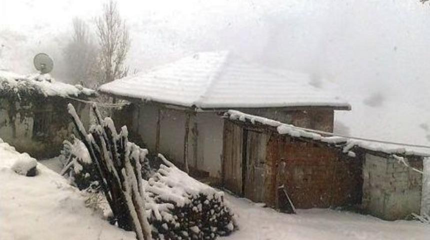 Sungurlu’ya Mevsimin İlk Karı Yağdı