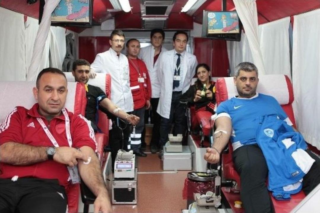 Karateciler Kan Bağışladı