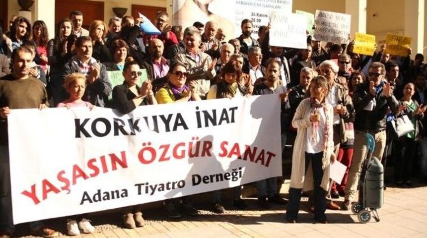Tiyatrocular T&uuml;sak&rsquo;ı Protesto Etti