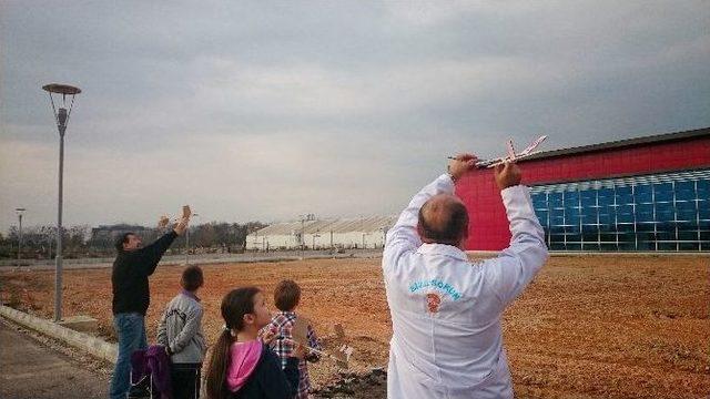 Çocuklar Kendi Uçaklarını Yaptı 2