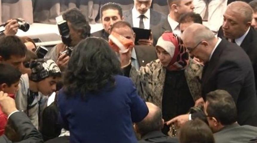 &Ccedil;antasından &Ccedil;ıkarttığı &Ccedil;&ouml;p Poşetini Kılı&ccedil;daroğlu&rsquo;na G&ouml;stererek Yardım İstedi