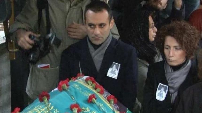 DENİZ GEZMİŞ'İN ANNESİ SON YOLCULUĞUNA UĞURLANDI (1)