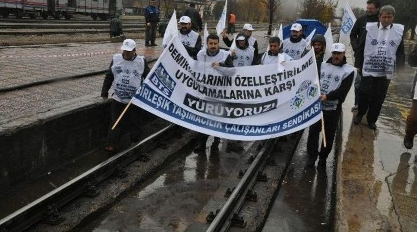 Kesk Demiryollarının &Ouml;zelleştirmesine Karşı Y&uuml;r&uuml;d&uuml;