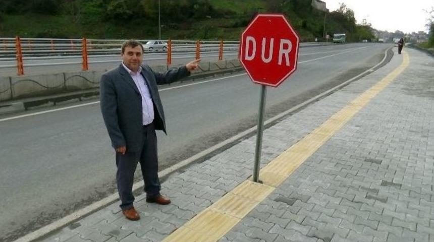 G&ouml;rme Engellilerin Yoluna Dikilen &lsquo;dur&rsquo; Tabelası Kaldırıldı