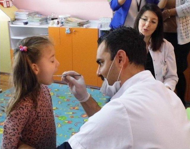 Manisa’da Diş Hekimleri Günü Kutlaması