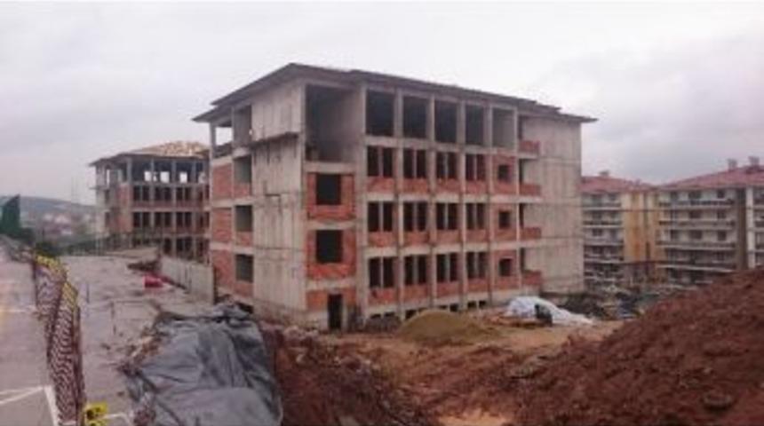 Kocaeli’nde Çatıdan Düşen İşçi Ağır Yaralandı