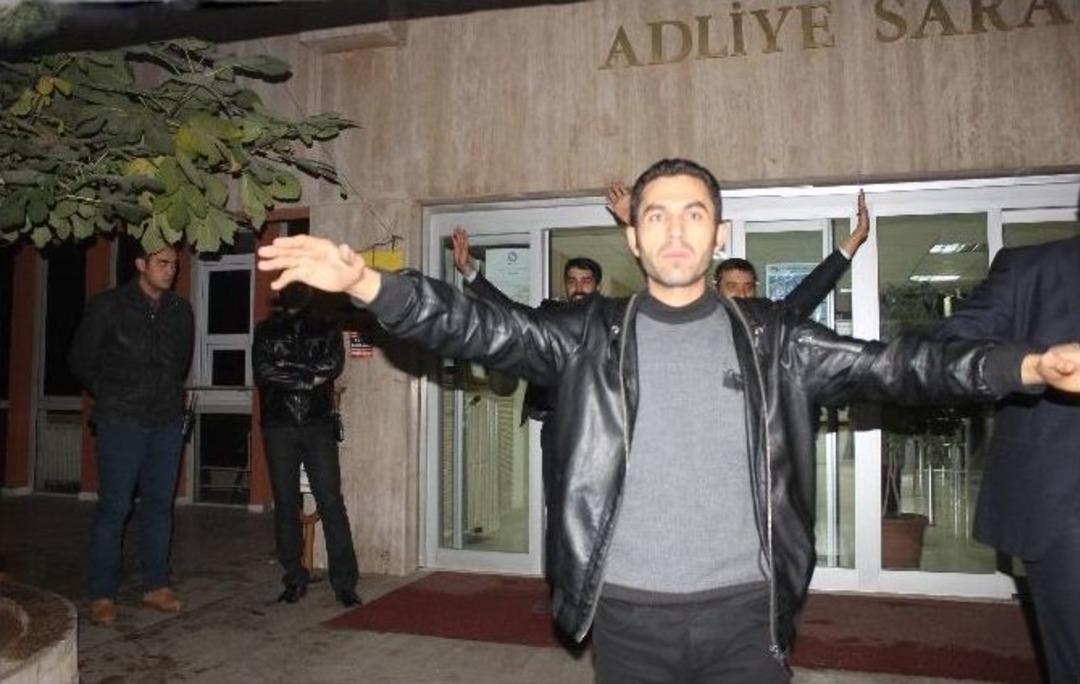 Ma&uuml;&rsquo;deki Yolsuzluk Operasyonunda 5 Tutuklama