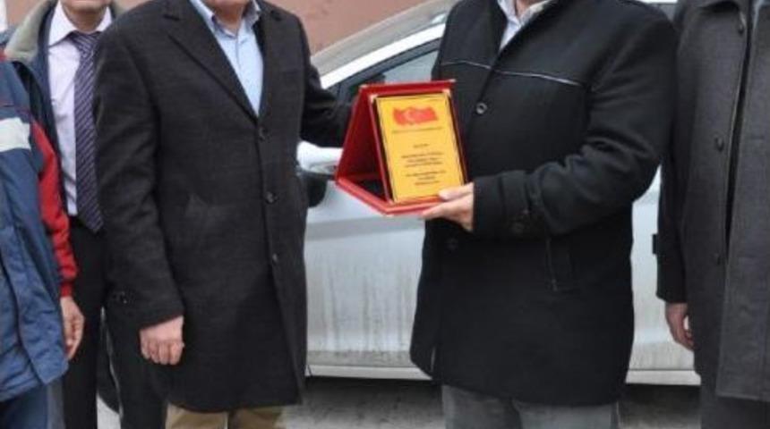 ŞEHİDİN EŞİNE EV BAĞIŞLAYAN ALİ DAL'A BİR PLAKET DE EMEKLİ ASTSUBAYLARDAN