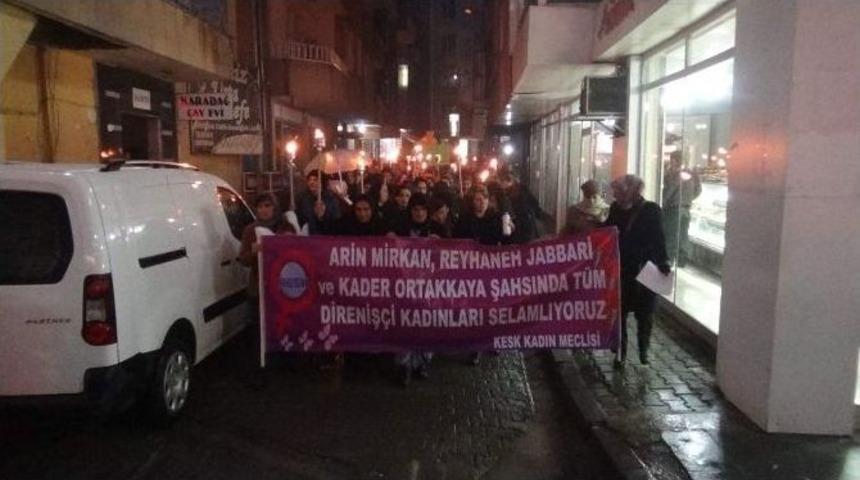 Hakkari Kesk Kadın Meclisin&rsquo;den Meşaleli Y&uuml;r&uuml;y&uuml;ş