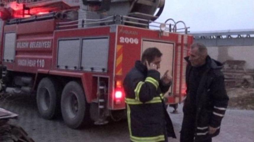 Bilecik’te Fabrika Bacasından Çıkan Duman Polis Ve İtfaiyeyi Alarma Geçirdi