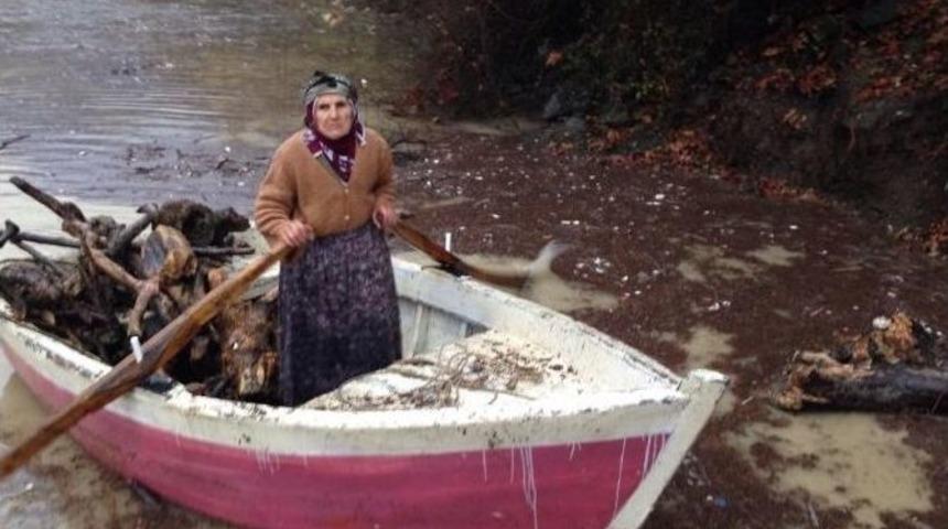 Vatandaşlar Teknelerle Balık Yerine Odun Topluyor