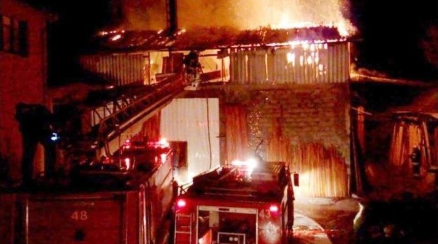 D&uuml;zce&rsquo;de Kereste At&ouml;lyesi Alev Alev Yandı