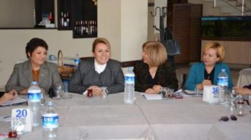 Kadınlar Urla&rsquo;da Elele Verdi