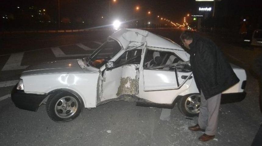 Direğe &Ccedil;arpan Ehliyetsiz Gen&ccedil; Hayatını Kaybetti