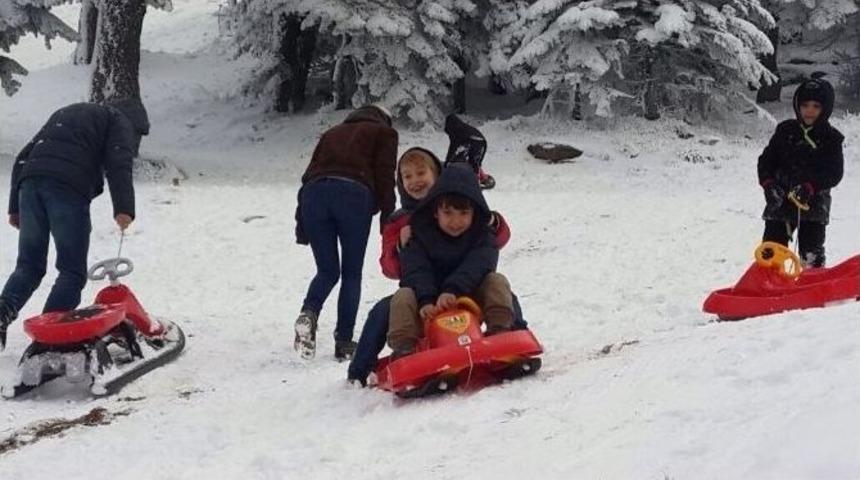 G&uuml;n&uuml;birlik&ccedil;ilerin Uludağ&rsquo;da Kar Keyfi