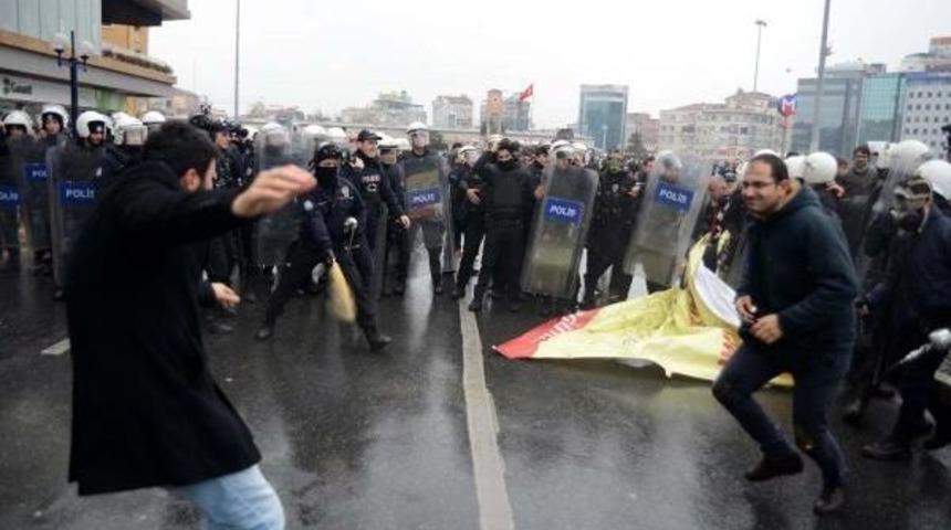 GEZİ PARKI GİRİŞİNDE A&Ccedil;IKLAMA YAPMAK İSTEYEN CHP&rsquo;Lİ GEN&Ccedil;LERE POLİS M&Uuml;DAHALESİ