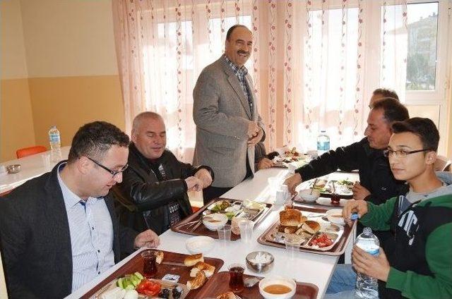 Eğitim-bir-sen &Uuml;yeleri Kahvaltıda Buluştu 2