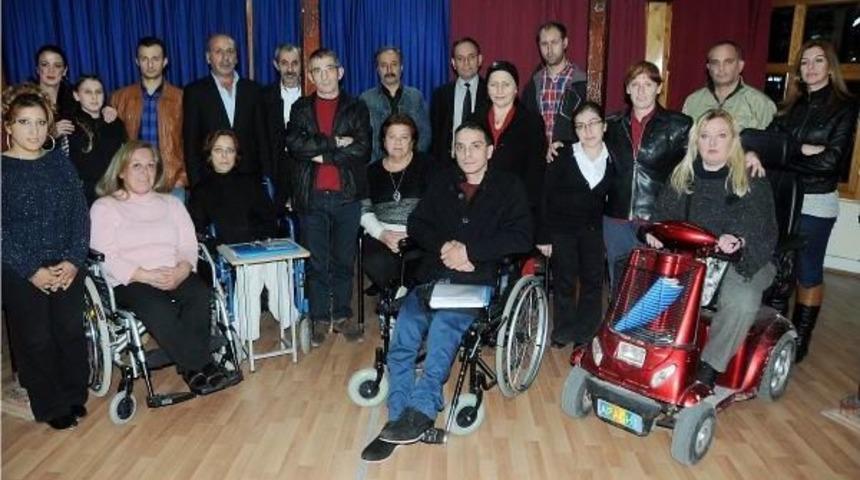 ENGELLİ VE YAKINLARINDAN OLUŞAN KORO, 4'&Uuml;NC&Uuml; KONSERE HAZIRLANIYOR