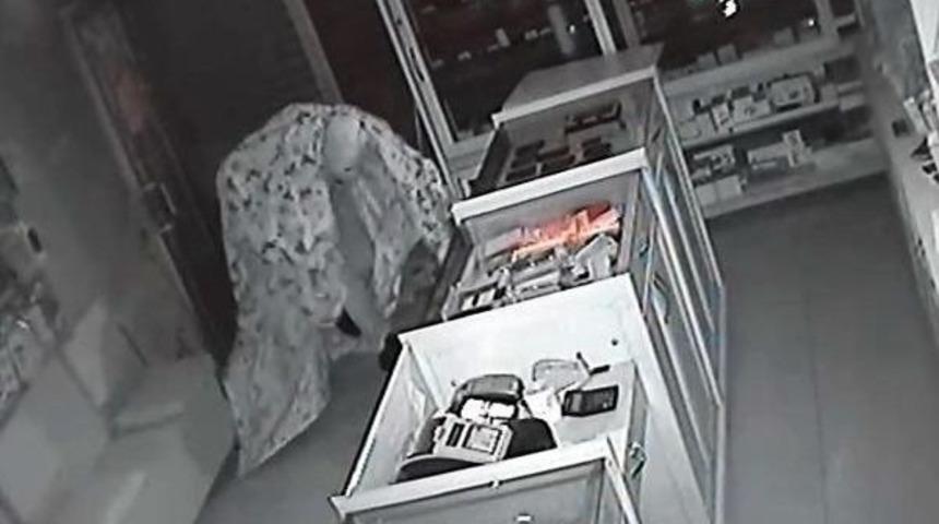 İŞYERİ SOYULAN ŞIRNAKLI ESNAFIN, MOBESE TEPKİSİ